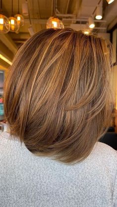 Highlights 2024, Short Light Brown Hair, Light Golden Brown Hair, Honey Brown Hair Color, Caramel Blonde Hair, Caramel Brown Hair, Balayage Lob, Golden Brown Hair Color