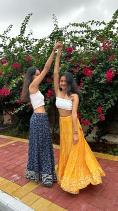 Traditional Poses With Bestie, Traditional Duo Poses, Desi Aesthetic With Friends, Garba Poses With Friends, Casual Indian Fashion