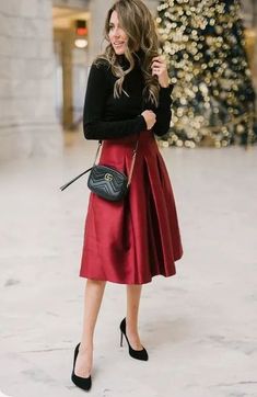 Looking for classy Christmas party outfits for your next event? This guide is packed with ideas for women, from casual looks to fancy holiday dresses. Whether you're aiming for an elegant dinner or a casual get-together, these holiday outfits will give you plenty of inspiration. Discover the best Christmas 2024 fashion trends and cute styles to make a statement. Save this pin for Christmas Outfit Ideas! Christmas Dinner Outfit, Christmas Outfit Ideas For Women Classy, Cozy Christmas Outfit, Lunch Outfit, Trendy Christmas Outfits, Christmas Dress Women