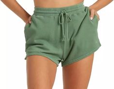 Summer Sports Outfits, Sweat Shorts Women, Cute Sweats, Warm Weather Outfits, Billabong Women, Trendy Summer Outfits, Wardrobe Outfits, Hot Outfits, Cute Summer Outfits