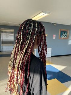 burgundy and blonde hair, twist, island twist, protective styles, burgundy twist, knotless, passion twist, black girl hairstyles Coloured Twists, Black To Red Ombre Braids, Burgundy Twists Black Women, Colored Twists, Burgundy And Blonde Braids, Blonde Twists, Red And Blonde Braids, Black To Red Ombre, Twist Extensions