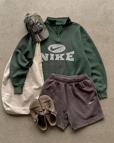 Outfits Ideas Comfy, Mens Clothing Styles Casual Summer, Men’s Outfits, Green Aesthetic Cute, Outfit Ideas For Boys, Clothes To Buy, Green Clothes, Sneakers Outfit Casual, Fits Inspiration