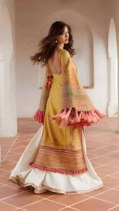 Mehandi Outfit, Hussain Rehar, डिजाइनर कपड़े, Trendy Outfits Indian, Traditional Indian Dress, Casual Indian Fashion, Pakistani Fancy Dresses, Desi Fashion Casual, Chique Outfits