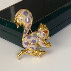 Vintage animal horse brooch on gold tone. Size 4.5 cm x 3.5 cm          1.6 in x 1.3 in I'm always happy to combine multiple items to save on shipping,just ask! International Buyers Attention! Please be aware that there may be VAT, import or customs fees in your country. These fees are your responsibility and I may not be aware of the fees for each country. Please contact your local postal service for more information. We do not refund these fees. Unique Gold Pins For Gifts, Gold Novelty Brooches For Gifts, Squirrel Jewelry, Vintage Brooches, Brooch Pin, Gold Tones, Horses, Etsy Uk, Gold