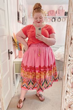 Tee And Skirt Outfit, Modest Fashion Plus Size, Skirt Outfit Summer, Clothes Swap, Week Outfits, Figure Fashion, Summer Outfits Curvy, Fashion Week Outfit, Plus Size Summer Outfits