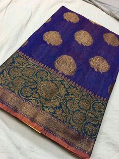 Lakshmi Sarees, Outfit Indian, Kanjivaram Sarees Silk, Banarsi Saree, Silk Saree Banarasi, Ikat Dress, South Indian Sarees, Silk Saree Blouse Designs