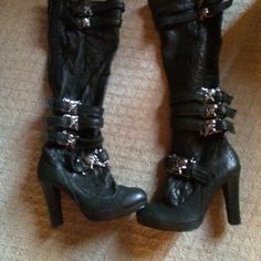 Thomas wylde black leather skull boots Black Thomas wylde boots  never worn skull buckles leather boots  3 inch heels size 8  they  are awsome boots thomas wylde Shoes Gothic Leather Boots For Night Out, Heel Display, Goth Heels, Skull Boots, Snake Skin Heels, Mcbling Fashion, Jade Design, Funky Shoes, Fancy Shoes