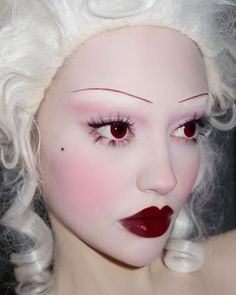 via @isabellrrose on twitter #makeup Porcelain Doll Makeup, Valentines Makeup, Doll Makeup, Clown Makeup, Eye Makeup Art, Costume Makeup, Makeup Designs