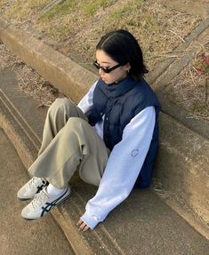 Hiking Shoes Outfit, Onitsuka Tiger Women Outfit, Onitsuka Tiger Outfit, Onitsuka Tiger Women, Peacoat Outfit, Tiger Shoes, Japan Outfit, Onitsuka Tiger, 가을 패션