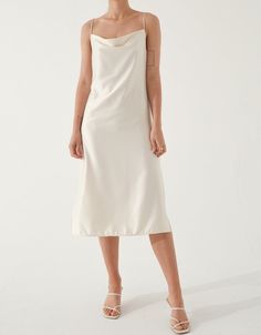 bias cut knee length minimal silk wedding dress creamy white silk slip dress silk slip midi dress bridesmaids dress 90vintage dress XS----BUST:- 32, WAIST:-24, HIP:-34 S----BUST:- 34, WAIST:-26, HIP:-36 M----BUST:- 36, WAIST:-28, HIP:-38 L----BUST:- 38, WAIST:-30, HIP:-40 XL----BUST:- 40, WAIST:-32, HIP:-42 XXL----BUST:- 42, WAIST:-34, HIP:-44 𝐂𝐚𝐫𝐞 𝐈𝐧𝐬𝐭𝐫𝐮𝐜𝐭𝐢𝐨𝐧𝐬: * Dry Clean only * Do not soak in water 𝐍𝐨𝐭𝐞: 𝐏𝐫𝐨𝐝𝐮𝐜𝐭 𝐜𝐨𝐥𝐨𝐮𝐫 𝐦𝐚𝐲 𝐬𝐥𝐢𝐠𝐡𝐭𝐥𝐲 𝐯𝐚𝐫𝐲 𝐝𝐮𝐞 𝐭𝐨 𝐩𝐡𝐨𝐭𝐨𝐠𝐫𝐚𝐩𝐡𝐢𝐜 𝐥𝐢𝐠𝐡𝐭𝐢𝐧𝐠 𝐬𝐨𝐮𝐫𝐜𝐞𝐬 𝐨𝐫 𝐲𝐨𝐮𝐫 𝐦𝐨𝐧𝐢𝐭𝐨𝐫 Note-If you would like to custom size your dress, please leave a message in the notes of your order of your detailed size measurements for bustwaisthipshollow to floor with shoesinch or cm and measure yourself White Silk Slip Dress, Slip Dress Silk, Dress Bridesmaids, Midi Bridesmaid Dress, Slip Midi Dress, Sweater Dress Casual, White Slip Dress, Silk Wedding Dress, Black Sweater Dress