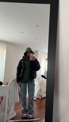 Milipilis Outfit Invierno, Aesthetic Converse Outfits, Hanging Out Outfit, Outfits To Wear With Jeans, Black Converse Aesthetic, Peach Converse, Pinterest Outfit Ideas, Crop Tops Aesthetic, Outfits At Home