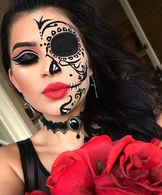 Skeleton Makeup Looks, Candy Skull Makeup, Maquillage Halloween Simple, Halloween Makeup Sugar Skull, Halloweenský Makeup, Holloween Makeup, Dead Makeup, Sugar Skull Halloween, Cute Halloween Makeup