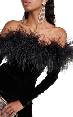 This black garment is elevated by a soft velvet construction and a feather-trimmed off-shoulder silhouette.Off The Shoulders StyleLong Sleeves Concealed Rear Zip Fastening Slim Composition: 80% viscose, 10% silk, 10% viscose Lining, 65% viscose, 35% polyester Feathers; 90% ostrich, 10% turkeyMade in Italy Off The Shoulder Feather Top, Opulence Outfit, Ostrich Feather Dress, Mini Dress Runway, Winter Wishes, Feather Tops, Alessandra Rich, Chic Party, Runway Dresses