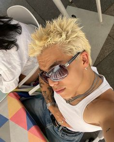 Spikey Mens Hair, Y2k Men Hairstyles, Men’s Blonde Highlights, Spiked Hair Men, Punk Hair Men, Y2k Boys, Spike Hair, Bleached Hair Men, Emo Boy Hair