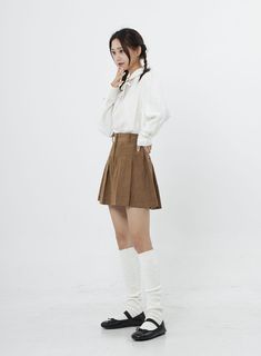 High Waist Pleated Mini Skirt BO12 - Lewkin Standing Emoji, Ribbon Blouse, Brown Skirt, Miniskirt Outfits, Fashion Photography Poses, Brown Skirts, Seoul South Korea, Female Poses, Pleated Mini Skirt