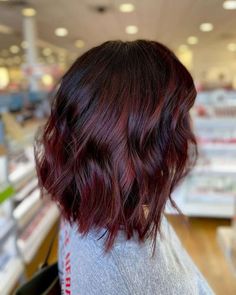 30 Burgundy Hair Colors That Will Make You Fall In Love With Burgundy Burgundy Highlights With Brown Hair, Wine Red Highlights Short Hair, Deep Red Bob Hair, Brunette Hair Color For Short Hair, Short Red Hair Highlights, Burgundy Red Short Hair, Faded Burgundy Hair, Burgundy With Red Highlights