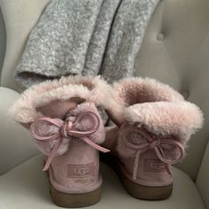 Ugg Boots With Bows Pink Size 7 Womens From Smoke And Pet Free Environment Message For Any Questions:) Pink Uggs With Bows, Boots With Bows, Pink Winter Boots, Ugg Boots With Bows, Pink Ugg Boots, Bows Pink, Pink Uggs, Shoes Ugg, Jewelry Accessories Ideas