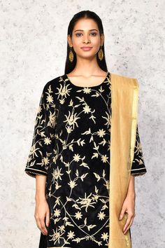 Black kurta with contrast floral embroidery. Paired with a lehenga, highlighted with floral embroidered hem. Comes along with a dupatta.
Components: 3
Pattern: Embroidery
Type Of Work: Floral
Neckline: Round Neck
Sleeve Type: Three Quarter Sleeves
Fabric: Kurta and Lehenga: Velvet, Dupatta: Chanderi, Lining: Shantoon
Color: Black
Other Details: 
Length:
Kurta: 36 inches
Lehenga: 40 inches
Occasion: Mehendi and Haldi - Aza Fashions Semi-stitched Tops With Dupatta For Festive Occasions, Sheer Dupatta Blouse Piece For Eid, Festive Chanderi Straight Kurta Top, Festive Anarkali Top With Sheer Dupatta, Traditional Tops With Dupatta For Festive Occasions, Traditional Tops With Sheer Dupatta Drape, Traditional Tops With Sheer Dupatta, Dori Work Sets For Eid, Black Fitted Kurta With Sheer Dupatta