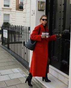 Red Coat Outfit Winter Classy, Red Wool Coat Outfit, Red Coat Outfit Winter, Red Coat Outfit, Red Overcoat, Look Paris, Red Long Coat, Red Winter Coat, Autumn Shirts