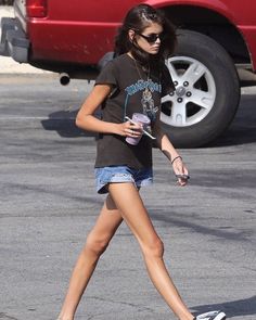 Kaia Gerber Style, Kaia Gerber, Models Off Duty, A Drink, Cute Outfits, Street Style, Fashion Outfits