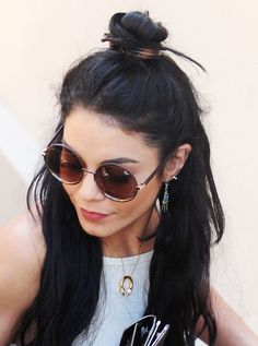 DIY Beauty Tutorials: My Top 15 Spring/Summer/Boho Hairstyles for Medium-Long Hair Estilo Vanessa Hudgens, Half Bun Hairstyles, Weekend Hair, Vanessa Hudgens Style, Half Ponytail, Estilo Rock, Medium Long Hair, Festival Hair, Boho Hairstyles