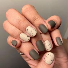 Easy Nail Polish Designs, Easy Nail Polish, Olive Nails, Minimal Nails, Trendy Nail Art, Short Nail Designs