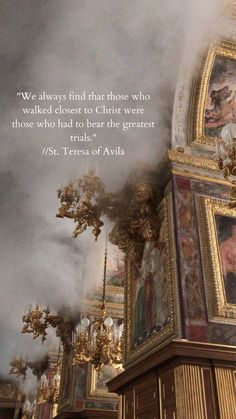 an image of the inside of a church with a quote from st teresa of avasia