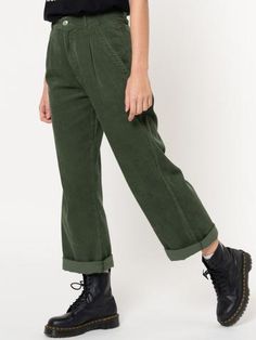 Forest Fashion, Peg Trousers, Minga London, Grunge Art, Green Corduroy, Green Soft, Dad Jeans, Vintage Inspired Outfits, Pleated Trousers