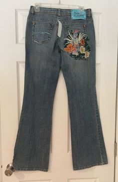 CANDIE’S BOOT CUT JEANS WITH EMBROIDERY DETAIL - NWT - size 5. Embroidered Bootcut Jeans, Embroidered Mid-rise Fitted Jeans, Bedazzled Bootcut Jeans, Fitted Mid-rise Embroidered Flare Jeans, Bootcut Rhinestone Jeans, Embroidery On Clothes, Embroidery Details, Bootcut Jeans, Stylish Nails