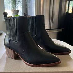 Nib Madewell Wester Chelsea Leather Boots Any Questions, Please Ask! Chelsea Leather Boots, Shoes Sale, Madewell Shoes, Shoe Sale, Boots Booties, Leather Boots, Madewell, Bootie Boots, Chelsea