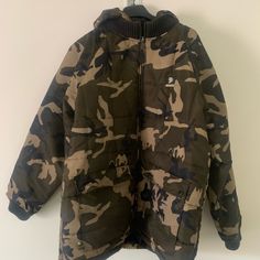 Men’s State Property Camouflage Hooded Coat! Zip Front/ Deep Pockets/ Very Warm Excellent Condition Size Xl Hooded Coat, Camouflage, Mens Jackets, Jackets & Coats, Man Shop, Black, Color