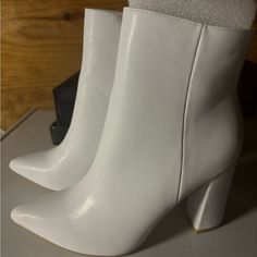 Size 7 White Shien Booties Gold Ankle Boots, Shein Shoes, Heel Stretch, Green Boots, Faux Suede Boots, Brown Booties, How To Stretch Boots, Classic Boots, Silver Heels