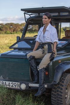 Victoria Barbara #Safari in #Kenya #safaristyle Stylish Safari Outfit Women, Kenya Safari Outfit, Safari Outfit Women Africa, Kenya Outfits, Safari Style Women, Victoria Barbara, Outdoor Style Women, Safari Song