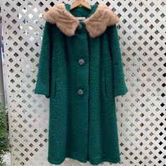 Vintage Brights Landlord Emerald Green Coat Fit Collar . Emerald Green Coat, Green Coat, Vintage Jackets, Vintage Jacket, Being A Landlord, Emerald Green, Vintage Ladies, Emerald, Jackets & Coats