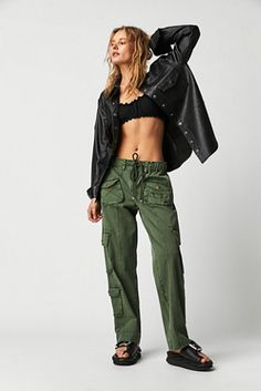 Cargo Pants Outfit, Cargo Pant, Cargo Trousers, Small Waist, Tahiti, Black Fits, Boho Clothing, Pants Outfit, Sweater Vest