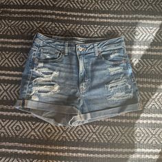 American Eagle Stretch Denim Mom Short, Women’s Size 8. Ripped Design, Medium Wash, High Rise, 3 Inch Inseam. Never Worn And In Brand New Condition. Shorts American Eagle, Clothing Pieces, Short Women, American Eagle Shorts, Fairytale Art, Summer Fits, Mom Shorts, Cute Shorts, Outer Banks