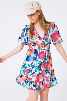 Introducing our Belted Soft Satin Dress with Flower Print, a chic and playful addition to your wardrobe. This cropped-length dress features a delightful floral print, adding a touch of charm and femininity to your look. Designed with a classic V-Neck and short sleeves, this dress strikes the perfect balance between comfort and style. Its relaxed fit ensures a casual and laid-back feel, making it ideal for various occasions.  The dress comes with a belt made of the same fabric, allowing you to cinch it at the waist and create a flattering silhouette. The soft satin material lends a luxurious sheen and a smooth touch, enhancing the overall elegance of the dress.  Crafted with a cross-front design, the dress is made of 100% polyester, ensuring durability and a graceful drape. Our model is wea Knitwear Tops, Versatile Dresses, Wardrobe Style, Satin Material, Satin Dress, Polo Collar, Estilo Casual, Belted Dress, Alternative Fashion