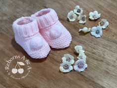 Newborn baby shoes.   Baby girl shoes. Very high quality, handmade in Portugal. Real newborn sized! Color: Pink. Cute Pink Booties For First Birthday, Cute Pink First Birthday Booties, Cute Soft Sole Booties As Gift, Pink Booties With Soft Sole For Gift, Pink Booties With Soft Sole As Gift, Cute Pink Booties For Gift, Cute Pink Booties As Gift, Cute Handmade Pink Booties, Cute Pink Handmade Booties