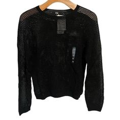 Uniqlo 3d Knit Sweater Womens Xs Black Crew Neck Long Sleeve See Through New $39.90 Msrp In Brand New With Tags Condition. There Are No Issues Or Flaws. Top Of Shoulder To Bottom Hem Measurement Is Approximately 20.5 Inches. Armpit To Armpit Measurement Is Approximately 18 Inches. Elevate Your Wardrobe With This Stunning Uniqlo 3d Knit Sweater. The Lightweight, Breathable And Sheer Knit Style Is Perfect For Any Occasion, Whether It's A Party Or A Casual Outing. The Relaxed Fit And Crew Neck Make White Short Sleeve Blouse, Uniqlo Tops, Sheer Knit, Multi Color Blouse, Oversized Blouse, Tie Dye Shorts, Knitting Women Sweater, Wearing Red, Short Sleeved Sweaters