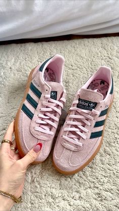 Adidas pink spezials Pink Spezial Adidas, Adidas Spezial Pink Outfit, Blue Stripes Outfit, Samba Outfit, Adidas Spezial, Stripe Outfits, Adidas Pink, Cute Sneakers