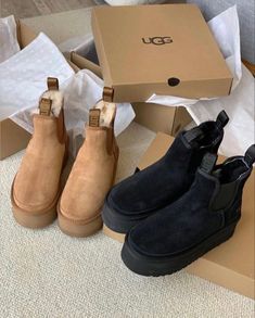 Black Ugg Platform Boots Outfit, Ugg Platform Black, Black Platform Uggs, Platform Uggs Black, Ugg Boots Platform, Ugg Boots Aesthetic, Ugg Plateau, Black Ugg Boots Outfit, Ugg Platform Outfit