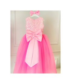 This Pink Birthday Girl Tulle Dress is adorable for your birthday. She will be a Princess with this Dress. You can be sure that your princess and your friends will fall in love with this stunning Pink Dress.. This Pink Toddler Dress is perfect for your birthay parties, themed parties, pageants, cake smash photo shootings, cosplay parties. We use luxury sequin fabric for the dress, there is layer of tulle under the dress,  also there is a big bow at the back  of the dress. We use luxury tulle for the skirt part of the dress. We have our own standard sizes for this item 1 years to 7 years but ıf you want to order a custom size, you can message to us for the measurements. age, heigh,t weight, Chest and Waist circumference, lenght from shoulder to the waist, lenght from waist to above the knee Bubblegum Pink Dress, Pink Dresses For Kids, Pink Toddler Dress, Pink Princess Dress, Girls Tulle Dress, Dress Ball Gown, Pink Birthday, Big Bow, Pink Kids