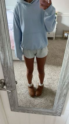 School Fashion Outfits Summer, Cute School Outfits College, Fall Outfit Inspo Comfy, Outfits Ideas With Hoodies, Light Blue Shirts Outfit, Cute Comfy Outfits Aesthetic, Outfit Ideas With Leggings For School, Fall Outfit Cozy, Cute Hoodies Outfits