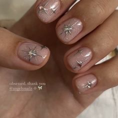 Silver Short Gel Nails, Astral Nail Art, Short Nails Masculine, Mismatch Manicure, Short Masc Nail Designs, New Years Eve Nails Short, Grunge Nails Short, Korean Short Nails, Short Winter Nail Designs