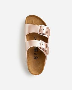 Shop BIRKENSTOCK for the Girls' Birkenstock® Arizona sandals in rose gold for girls. Find the best selection of girls girls-categories-shoes-flip-flops-and-sandals available in-stores and on line. Rose Gold Birkenstocks, Birkenstock Sandals Outfit, Summer Board, Birkenstock Sandals Arizona, Sandals Outfit, Birkenstock Sandals, New Pant, Birkenstock Arizona, Short Socks