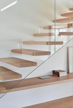 Thomaseth Treppen auf Maß Designtreppen Aspen House, Staircase Storage, Floating Stairs, Modern Bungalow House, Staircase Railings, Contemporary Style Homes, Modern Bungalow