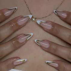 #nails #nailart #nailsofinstagram #white Nail Round Design, Natural Nail Ideas Designs, Cute Almond Shaped Acrylic Nails, Md Nails Ideas, Girly Nail Art Designs, Gel X Apres Nails, White Nails Round Shape, Medium Round Acrylic Nails, French Tip Nail Shapes