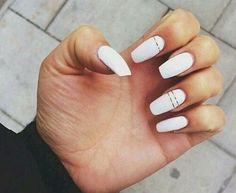 White with gold lines Line Nail Designs, Video Makeup, White Acrylic Nails, Lines On Nails, Striped Nails, Nails Polish, White Nail, Manicure E Pedicure, Matte Nails