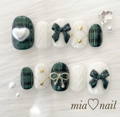 Nail Art Hijau, Chrismas Nail Art, Subtle Nail Art, Autumn Green, Asian Nails, Hippie Nails, Punk Nails, Gel Nail Art Designs, Diy Acrylic Nails