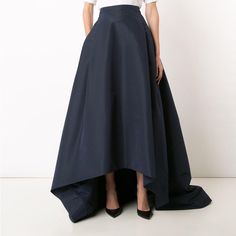 -Designer = Carolina Herrera - Size = 8. Trunk 45 - Msrp = $2990 -Carolina Herrera Size 8 High/Low Asymmetrical Black Skirt - Length Measured From The Front, From Tip Of Waist Line To Bottom Tip Of Skirt = 97cm -Length Measured From The Back, From Tip Of Waist Line To Bottom Tip Of Skirt = 148cm Trunk 45 Full Skirt Outfit, Evening Skirts, Rock Outfit, Eva Mendes, Full Skirts, Carolina Herrera, Black Skirt, Mode Outfits, Full Skirt